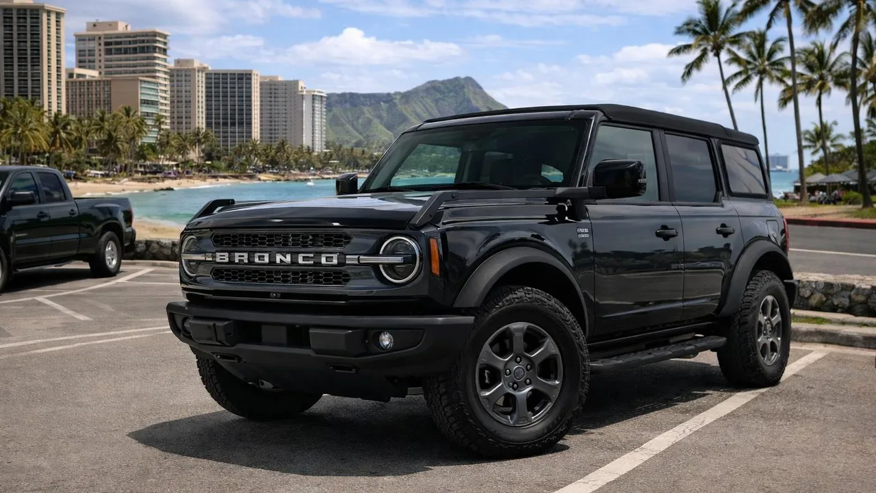 2022 Ford Bronco Base from the Island Luxe fleet on Oʻahu